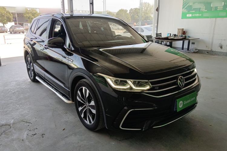 Used Volkswagen Tiguan L 2023 Restyled 330TSI Automatic Two-Wheel Drive R-Line Flagship Edition Front Right 45 Deg
