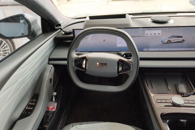 Used Geely Galaxy E8 2025 700 km Long-Range Intelligent Driving Version