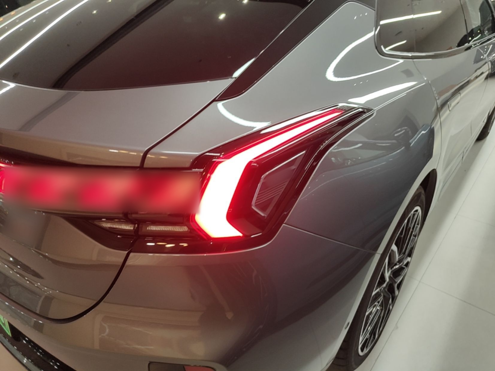 Zeekr 001 2025 YOU Edition 100 kWh All-Wheel Drive — снимка 9