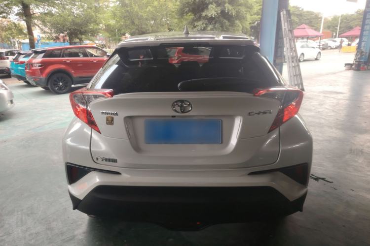 Used Toyota C-HR 2018 2.0L Leading with Sunroof China VI Standard
