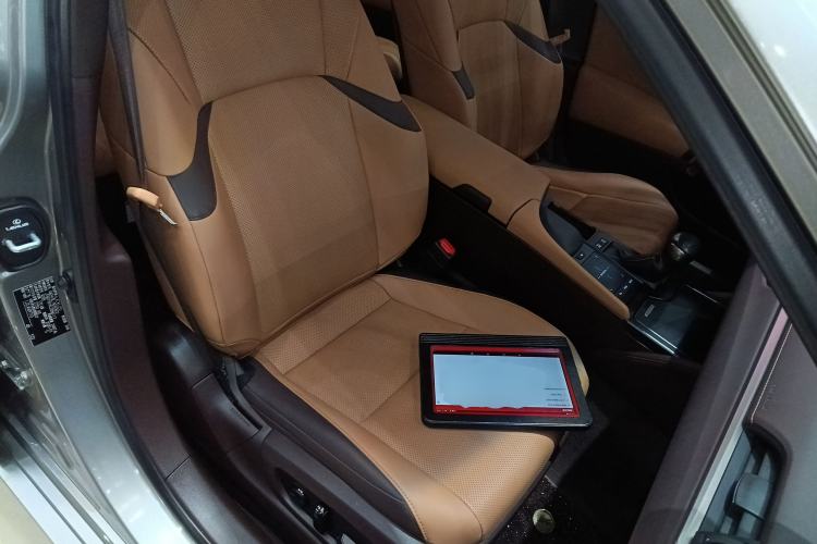 Used Lexus ES 2020 300h Premier Edition
