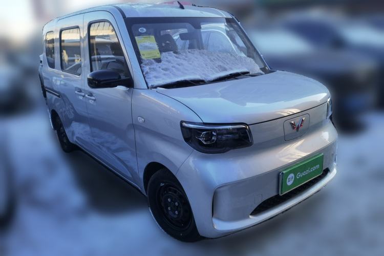 Used Wuling Zhiguang New Energy 2025 Standard Model Front Right 45 Deg