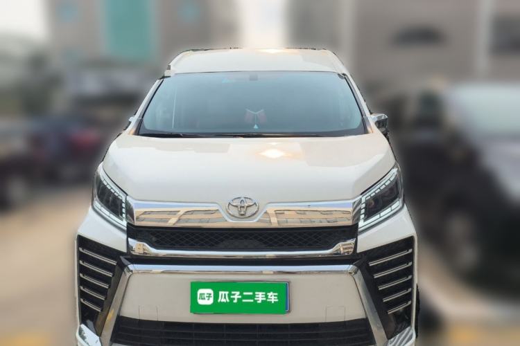 Used Toyota HIACE  Front