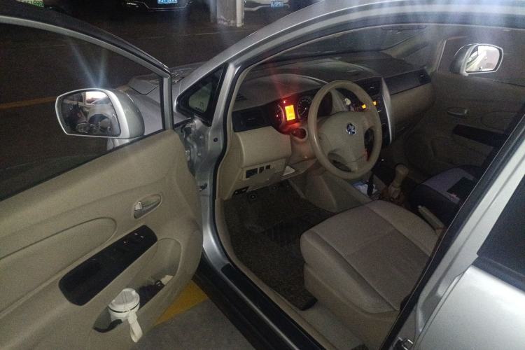 Used Venucia D50 2013 1.6L Manual Fashion Edition Driver Seat