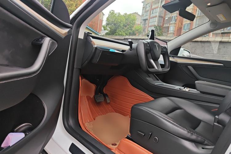 Used Tesla Model Y 2021 Long-Range All-Wheel-Drive Version
