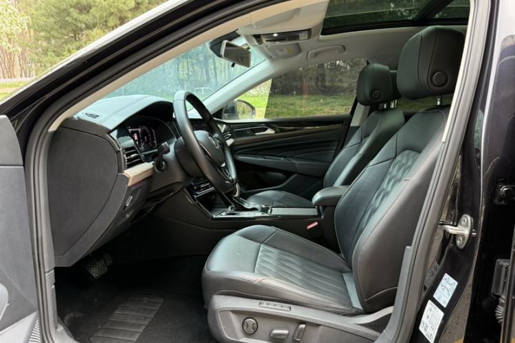 Used Volkswagen Passat 2020 330TSI Luxury Edition China VI Interior 12