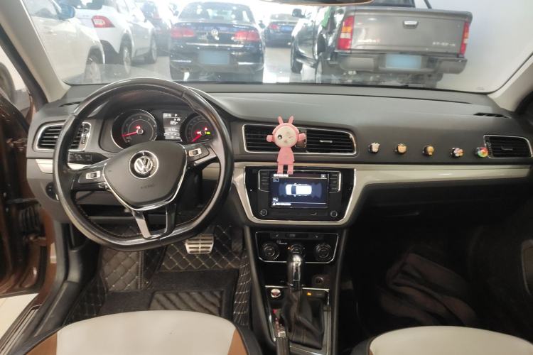 Used Volkswagen Cross Lavida 2017 230TSI DSG Luxury Edition
