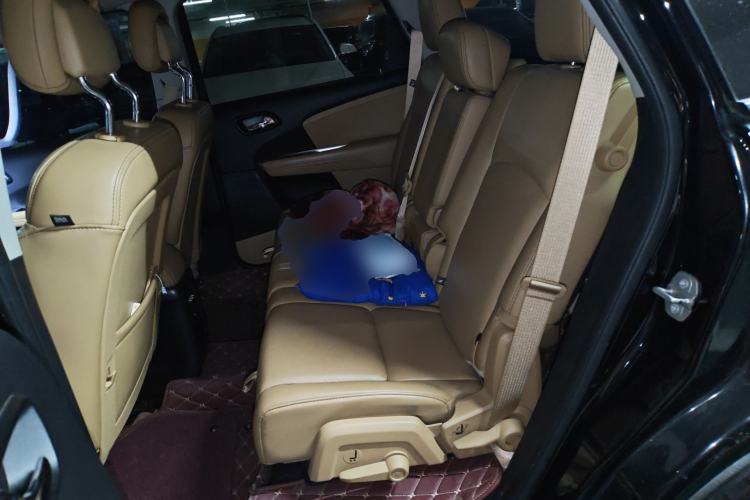 Used Dodge Journey 2013 2.4L Two-Wheel Drive Luxury Version