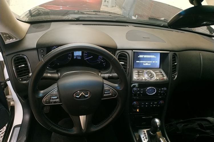 Used Infiniti QX50 2015 2.5L Luxury Edition Center Console