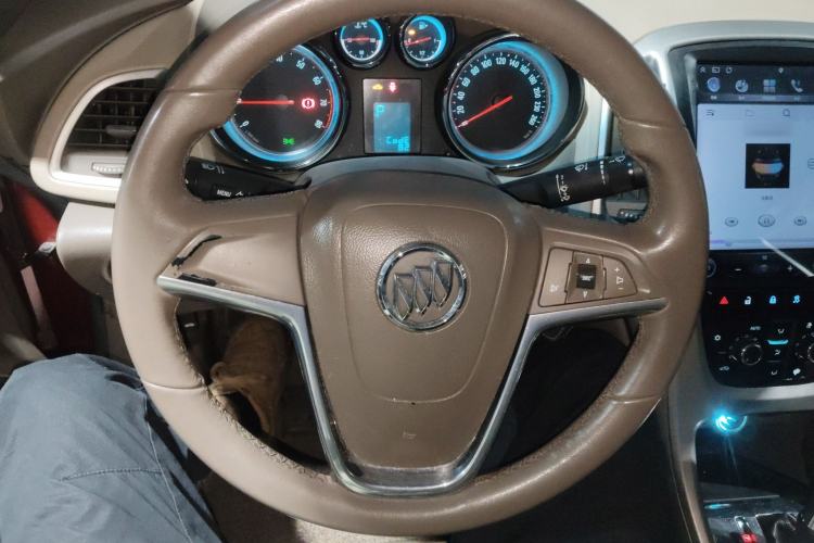 Used Buick GT 2011 GT 1.8L Automatic Fashion Edition Leather Model Steering Wheel