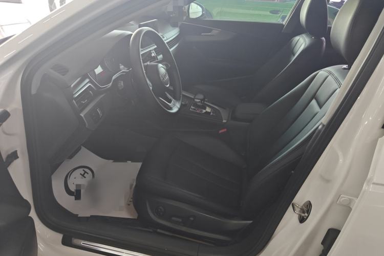 Used Audi A4L 2019 40 TFSI Ambition China VI Left Front Seat