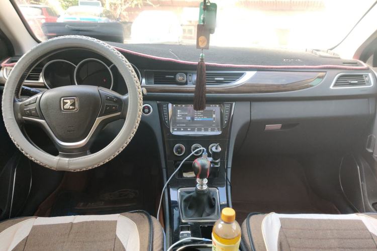 Used Zotye Z500 2015 1.5T Manual Luxury Model Center Console