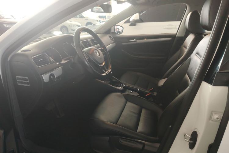 Used Volkswagen Sagitar 2015 230TSI Automatic Comfort Version
