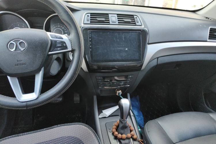 Used BAIC Senova X65 2015 2.0T automatic comfort version Center Console
