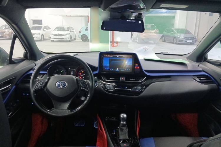 Used Toyota C-HR 2018 2.0L Luxury Sunroof Version China V Emission Standard Interior 2