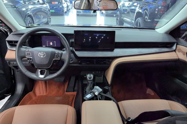 Used Toyota Camry 2024 Dual-Motor 2.0 HGVP Luxury Edition Center Console