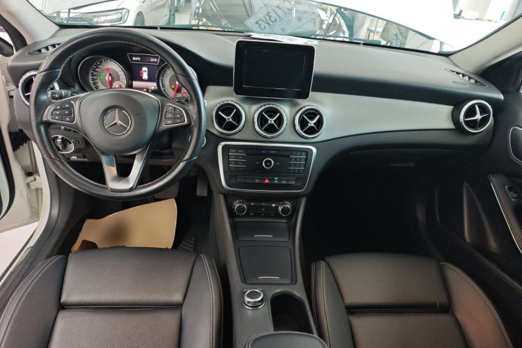 Used Mercedes-Benz GLA 2016 GLA 200 Sport Edition Center Console