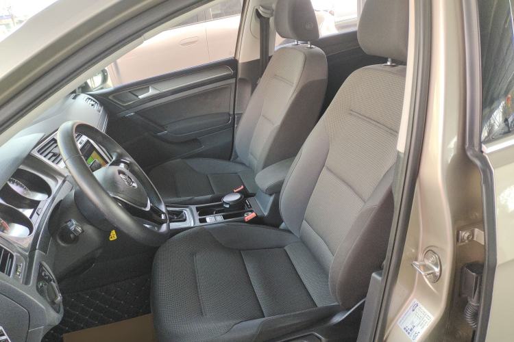 Used Volkswagen Golf 2016 230TSI Automatic Comfort Version
