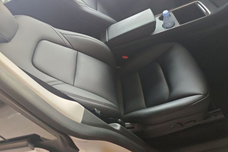 Used Tesla Model Y 2021 Long-Range All-Wheel-Drive Version 3D7 Right Front Seat