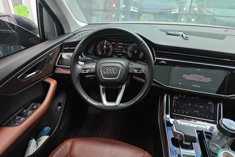 Used Audi Q7 2021 55 TFSI quattro S line Sport model
