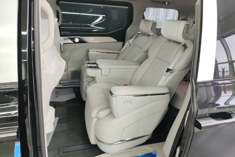 Used Volvo EM90 2025 Ultra Six-Seater Left Rear Seat