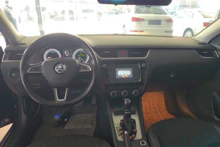 Used Skoda Octavia 2018 1.6L Automatic Luxury Edition