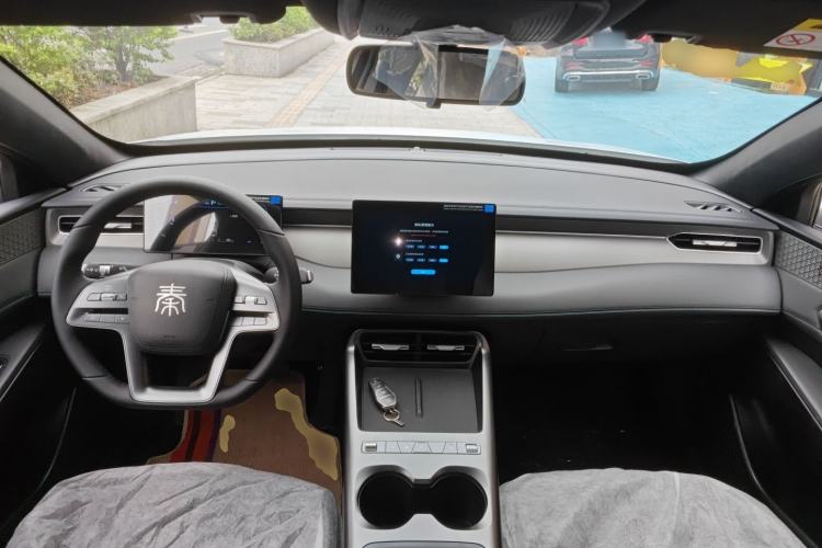 Used BYD Qin PLUS 2026 DM-i 128KM Progressive Model Center Console