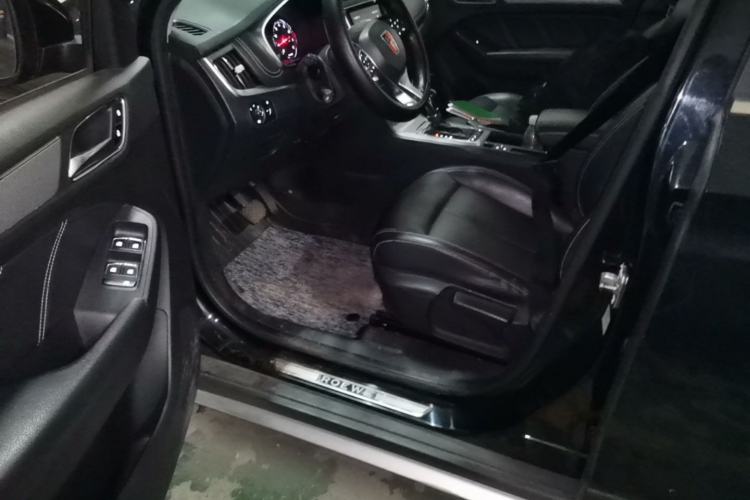 Used Roewe RX5 2018 20T Two-Wheel Drive Automatic Internet Smart Edition
