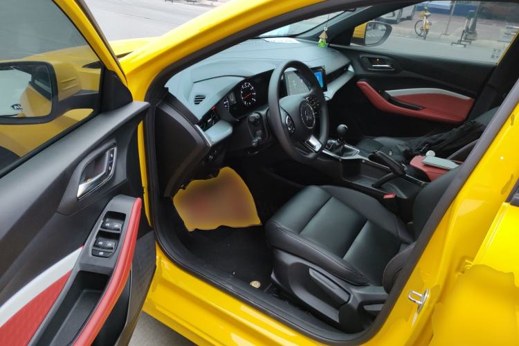 Used MG 5 2021 180 DVVT Manual Youth Luxury Edition Interior 3