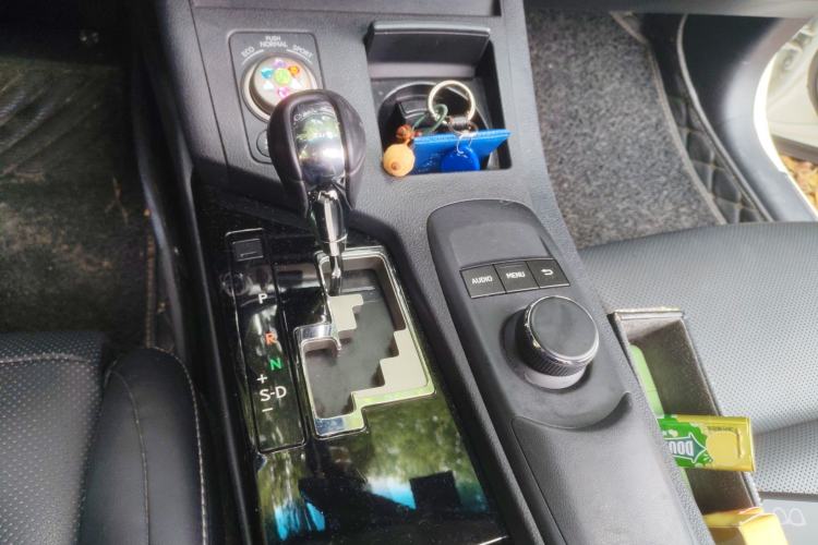 Used Lexus ES 2014 300h Comfort Edition Gear Lever