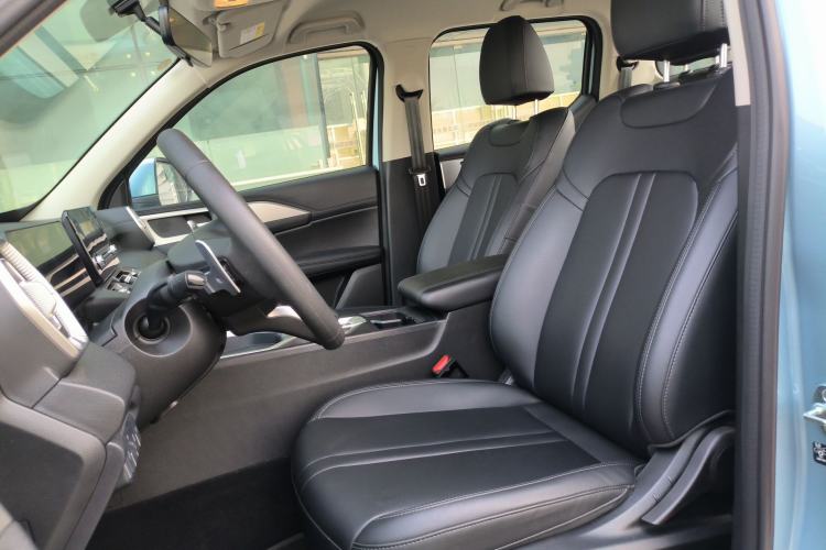 Used Great Wall King Kong Poer 2024 2.0T Automatic 8AT Diesel Two-Wheel-Drive Elite Flatbed Left Front Seat