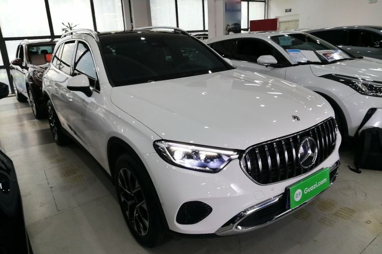 Used Mercedes-Benz GLC 2023 Facelift GLC 260 L 4MATIC Dynamic Version 5 Seats Front Right 45 Deg