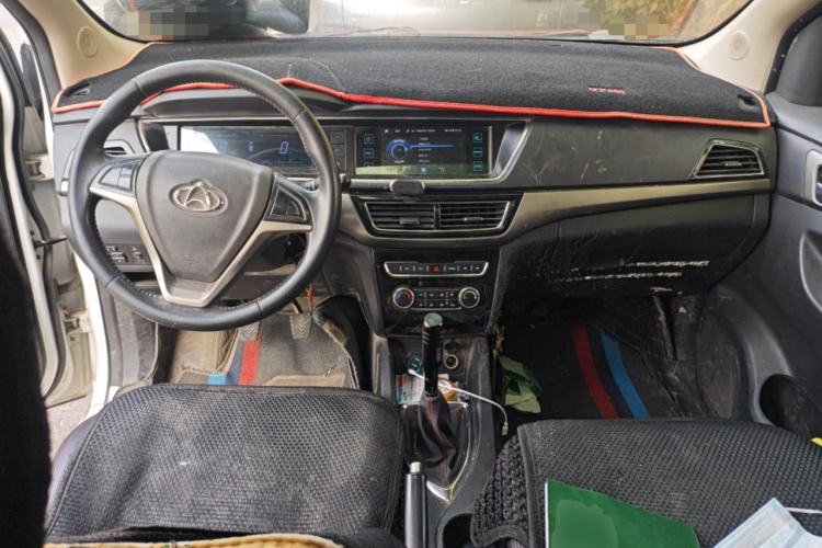 Used CHANGAN KAICHENG Oushang A600 2017 1.5L Manual Luxury Model Center Console