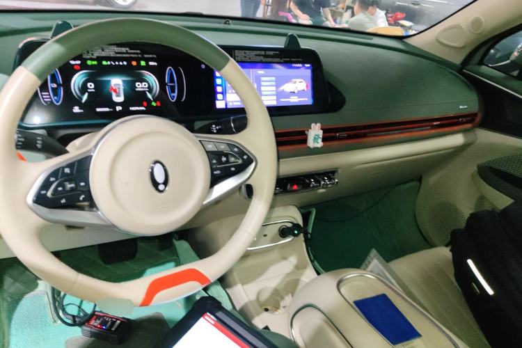 Used ORA Good Cat 2023 401 km Standard Range Premium Version Lithium Iron Phosphate Center Console