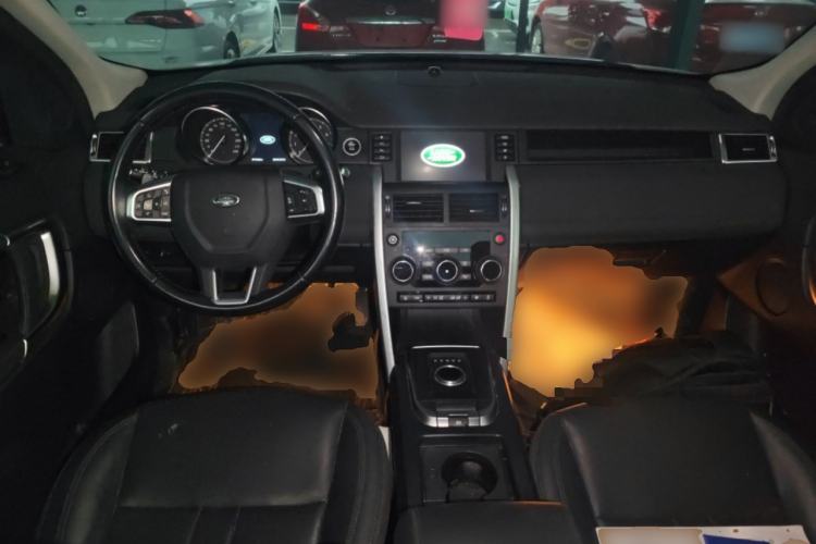Used Land Rover Discovery Sport 2018 240 PS SE Version Center Console