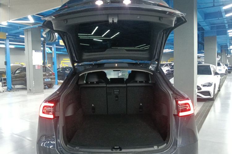 Used Tesla Model Y 2023 Long-Range All-Wheel-Drive Version