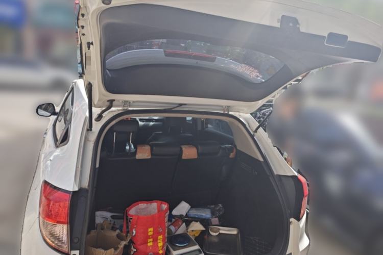 Used Honda Vezel 2017 1.5L CVT 2WD Comfort Model Trunk