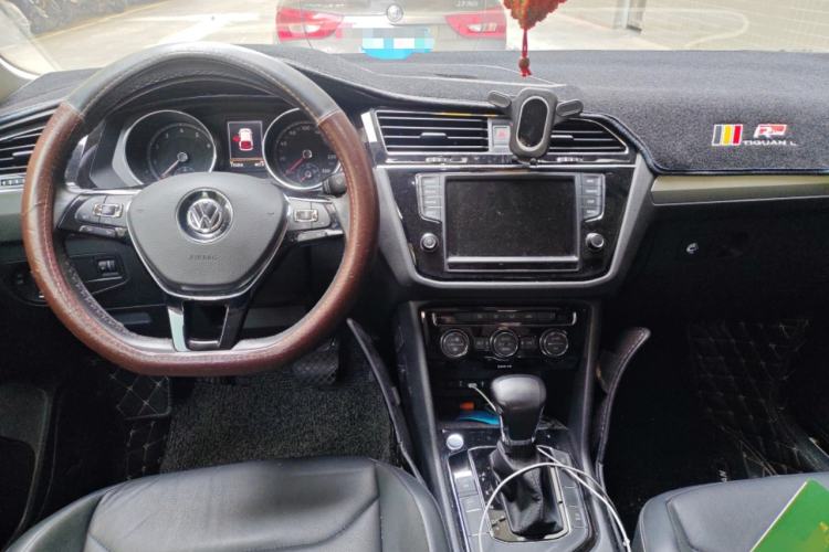 Used Volkswagen Tiguan L 2018 Revised Version 330TSI Automatic Two-Wheel Drive Comfort Edition Center Console