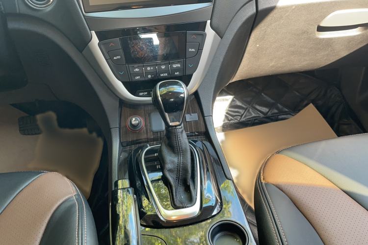 Used GAC Trumpchi GS5 Super 2015 1.8T Automatic Two-Wheel Drive Elite Edition Audio And AC Panel