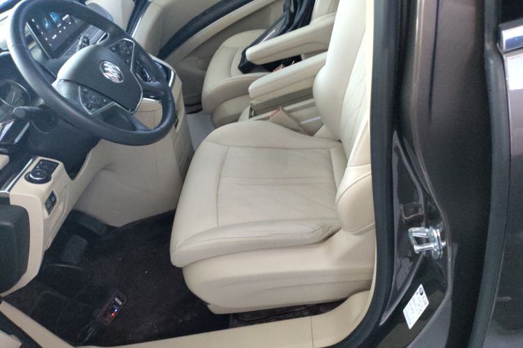 Used Buick GL8 2023 Facelifted Land Cruiser Executive Luxury Version
