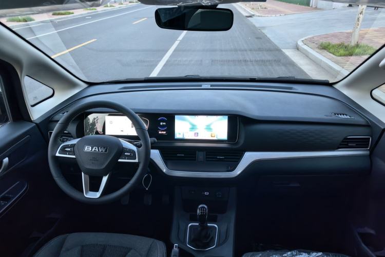 Used BAW Ruisheng Ace M7 2026 Model 1.6L Manual Standard Wheelbase Comfort 7-seater Interior 1