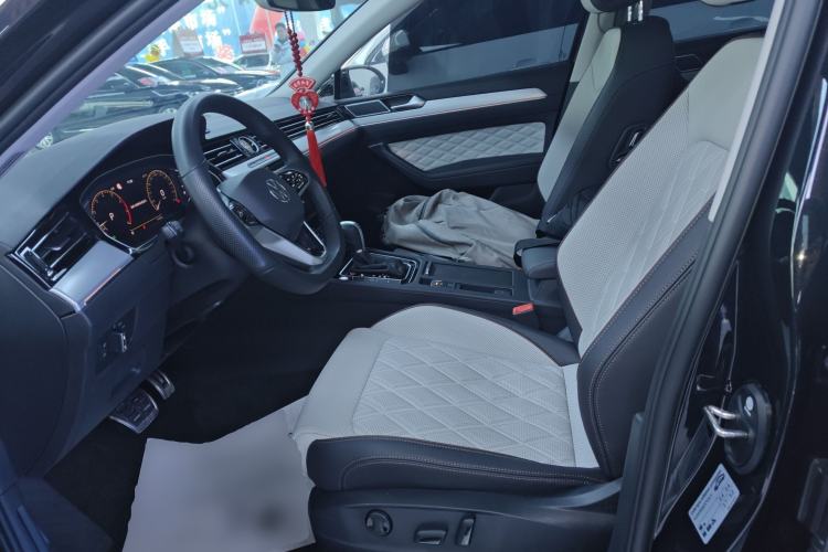 Used Volkswagen Magotan 2024 2 Million Units Zhongxiang Version 330TSI DSG Luxury Edition