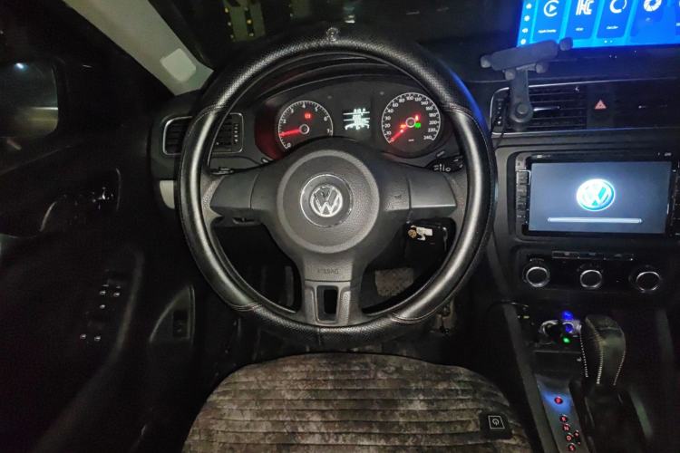 Used Volkswagen Sagitar 2012 1.6L Automatic Comfort Edition Steering Wheel