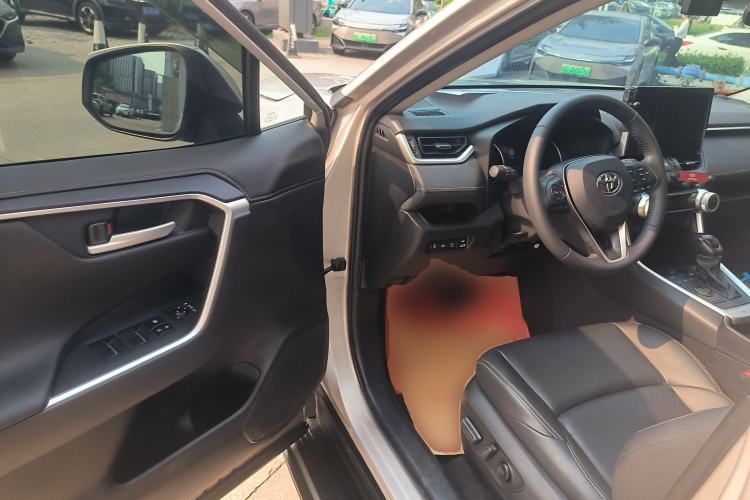 Used Toyota Wildlander 2022 2.0L CVT Two-Wheel Drive Luxury PLUS Edition Driver Seat