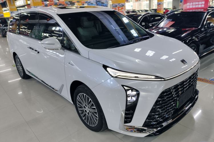 Used Buick GL8 New Energy 2024 Lu Zun Deluxe Edition 7-Seater Front Right 45 Deg