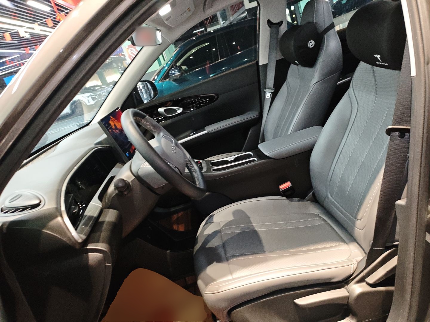 Переднее сиденье в автомобиле