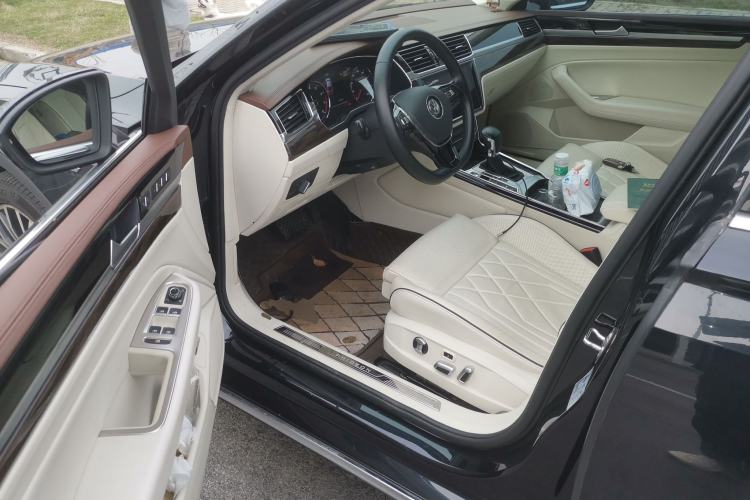 Used Volkswagen Phideon 2018 Revised Version 380TSI Two-Wheel Drive Business Edition
