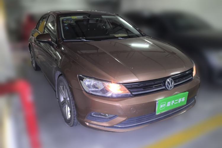 Used Volkswagen Lamando 2015 280TSI DSG Comfort Edition Front Right 45 Deg