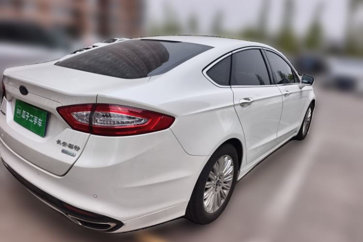 Used Ford Mondeo 2013 2.0L GTDi 200 Luxury Model Rear Right 45 Deg