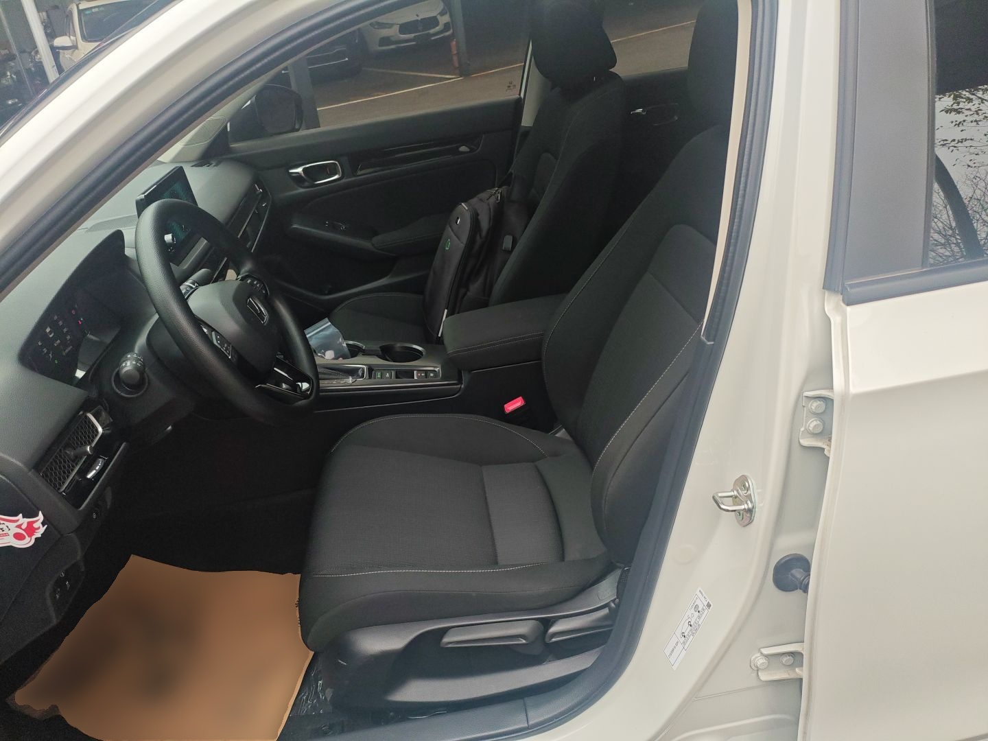 Переднее сиденье в автомобиле